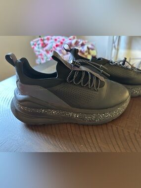 Clove shoes black reflective W7.5